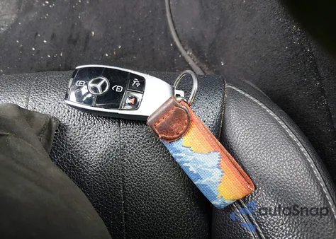 2019 Mercedes-Benz E 300 4Matic z USA, uszkodzony, nr VIN WDDZF4KB6KA519794